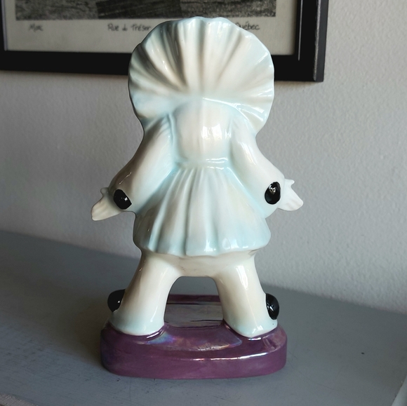 Pierrot Harlequin clown standing on a rectangular base. - Picture 7 of 7